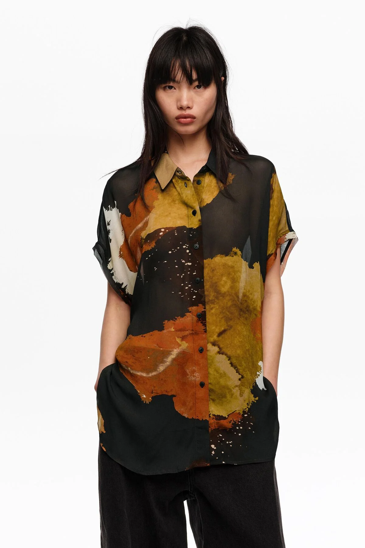 Blot black shirt with flowing sleeves