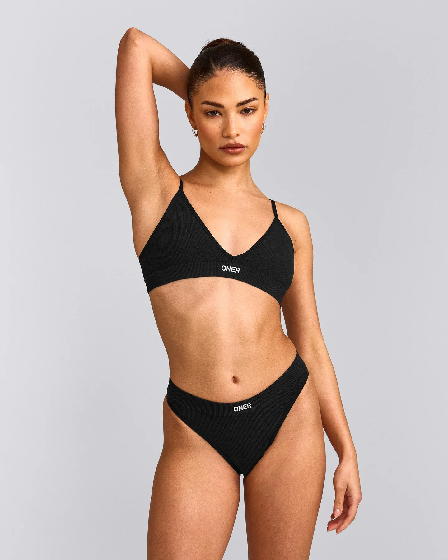 Seamless Strappy Bralette | Black