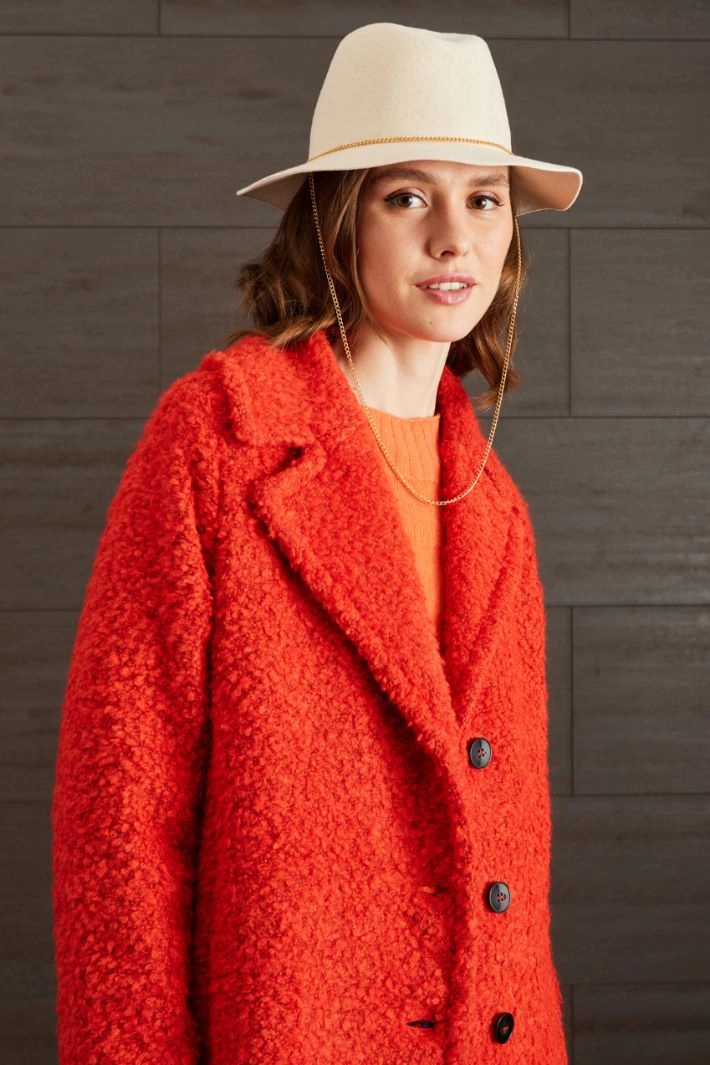 Chain-embellished hat - WHITE CREAM GOLD