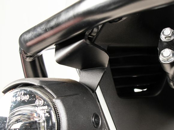 Pare-carter Hepco & Becker Kit d'adaptation pour montage feux origine sur les crash bar - noirHONDA 750 XL 750 TRANSALP - 2025Ref : HBE04718A / 42269556 00 01