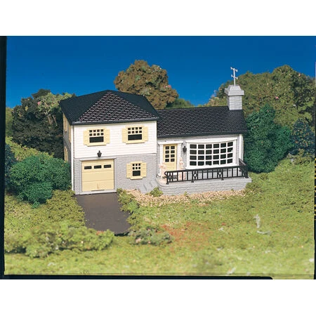 SPLIT LEVEL HOUSE KIT HO Bachmann BAC45213