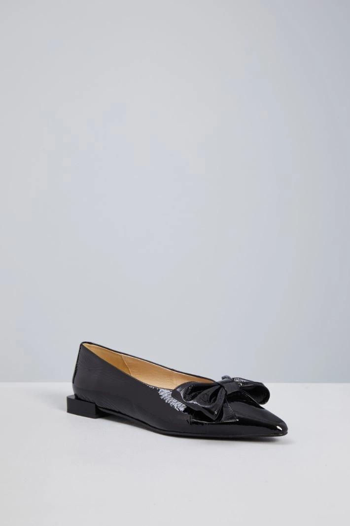 Patent leather ballerinas with bow - BLACK