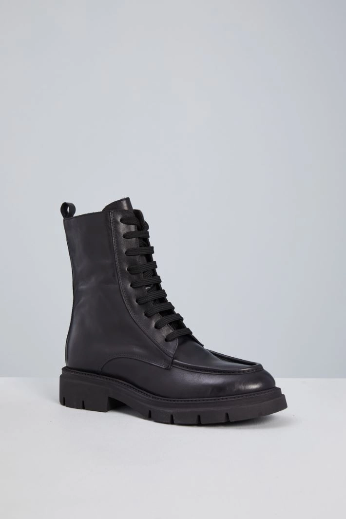 Combat boots with stitched pattern - BLACK