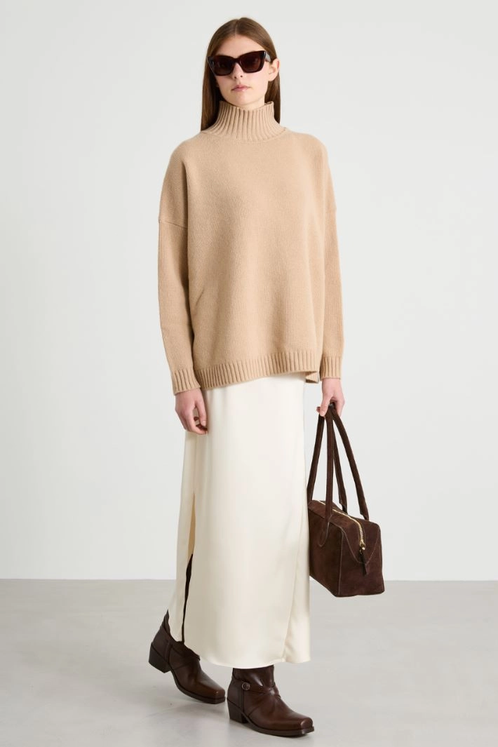 Satin skirt with godet - IVORY