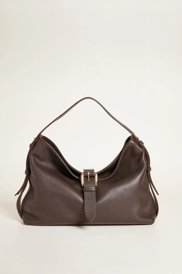 Tumbled leather shoulder bag - BROWN