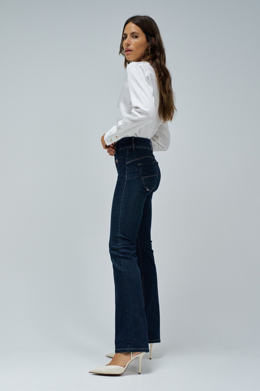 SECRET PUSH IN BOOTCUT JEANS