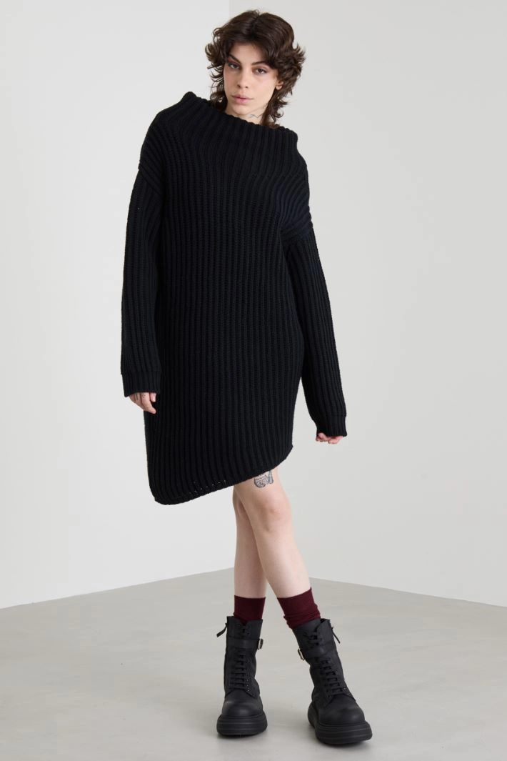 Asymmetrical dress with wide neck - BLACK