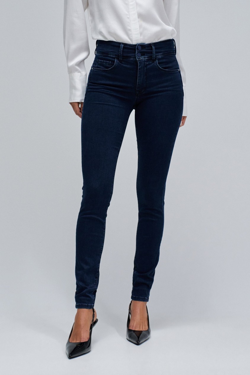 SECRET PUSH IN SKINNY JEANS