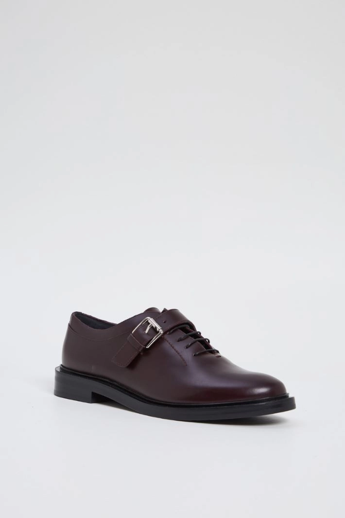Lace-up shoes with leather buckle - BORDEAUX