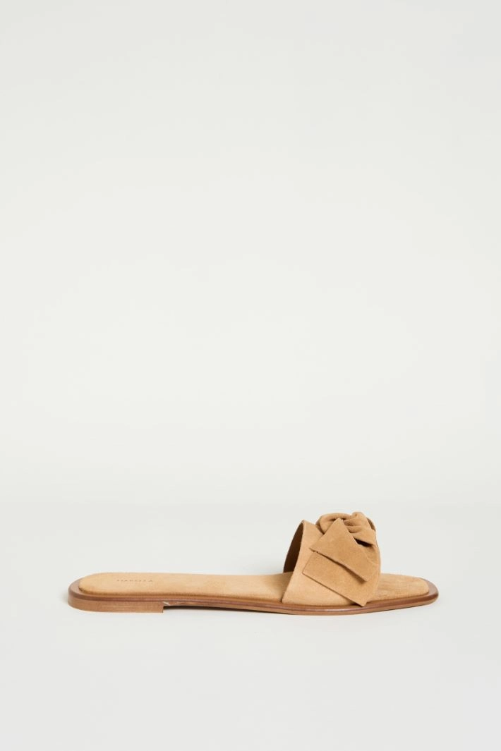 Suede bow slides - CAMEL