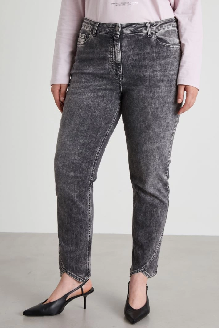 Jeans with asymmetric hem - GREY