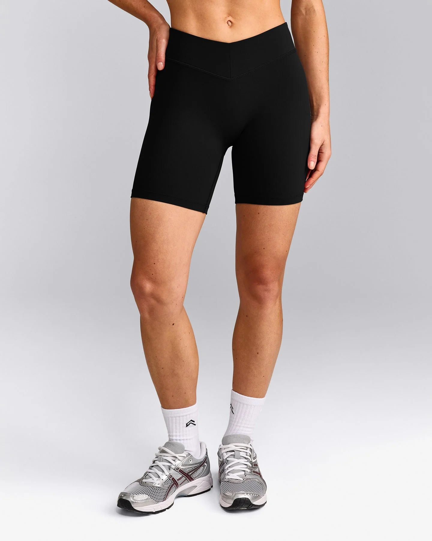 UnifiedMove™ V Front Mid Rise Shorts 6