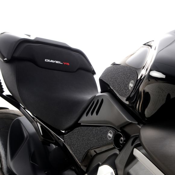 Grip de réservoir R&G Racing Kit 4 piècesDUCATI 1158 DIAVEL V4 - 2023 - 2025Ref : RGR01747A / 1124519002
