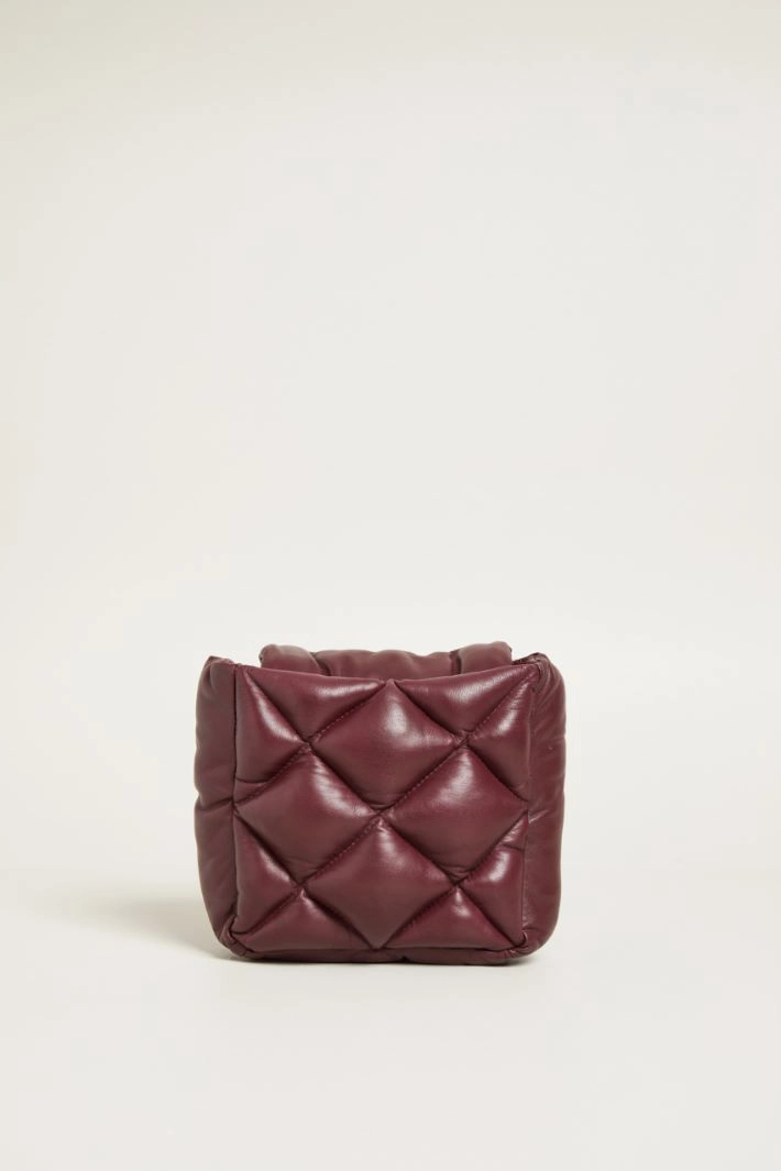 Padded and quilted crossbody bag - BURGUNDY