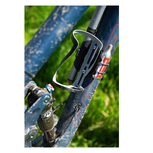 Blackburn Clutch Carbon Side Entry Bottle Cage - right entry | black matte