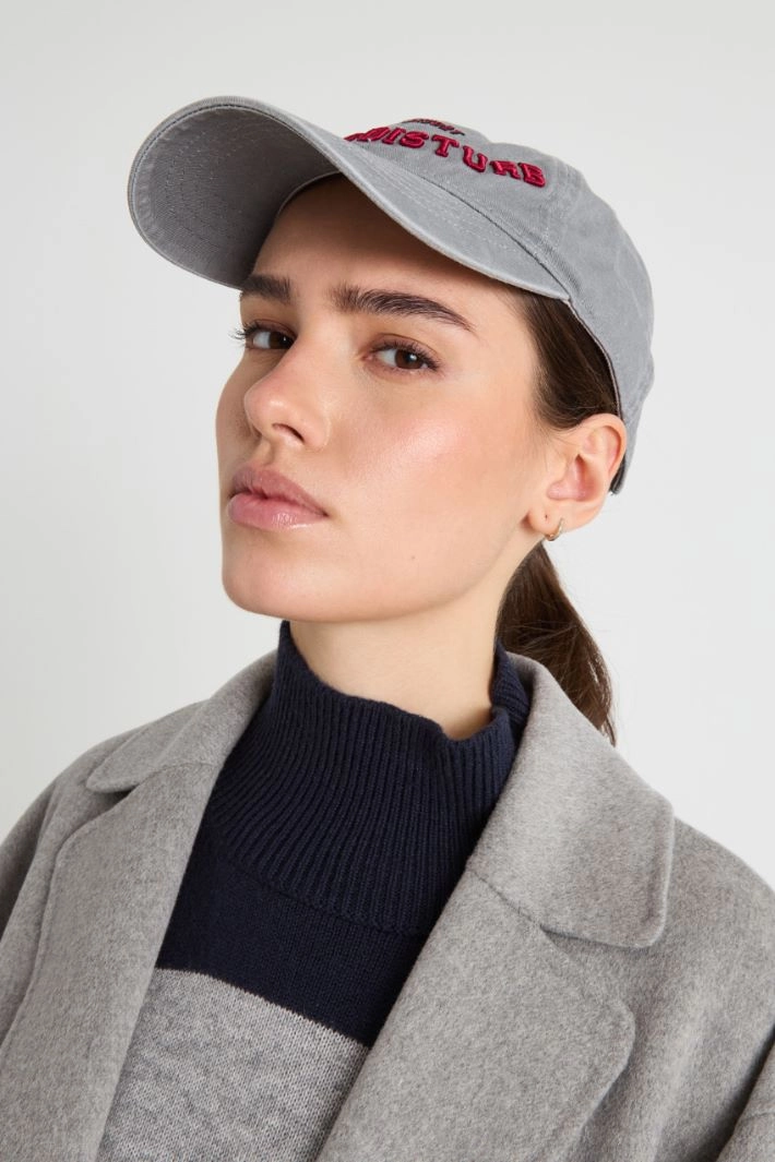 Embroidered baseball cap - GREY RED