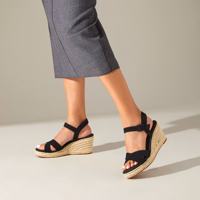 Round-toe Wedge Sandals (Sally Pro)