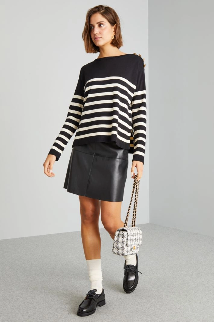 Boxy sweater with buttons - BLACK WHITE