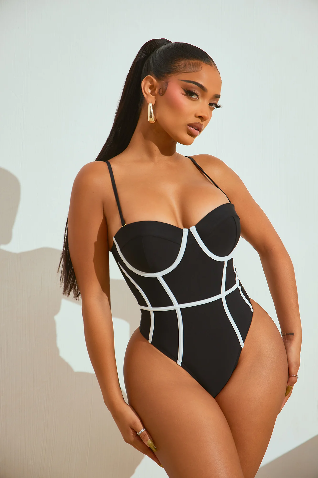 Classic Touch Underwire 1 Piece Swimsuit - Black/White