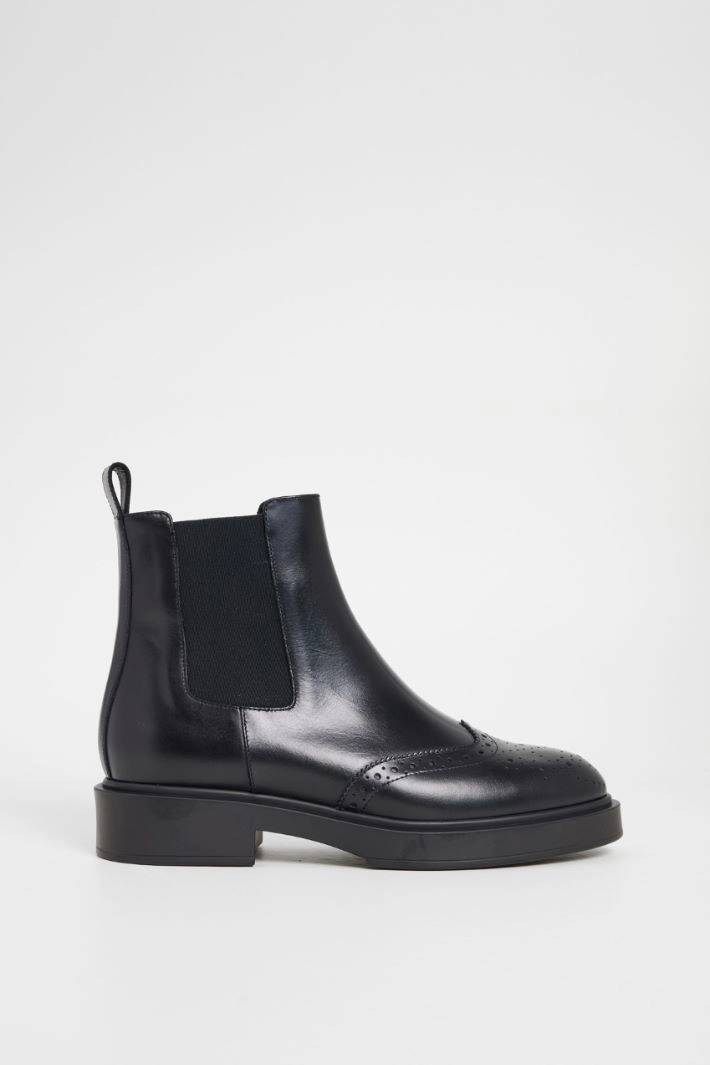 Brogue leather ankle boots - BLACK