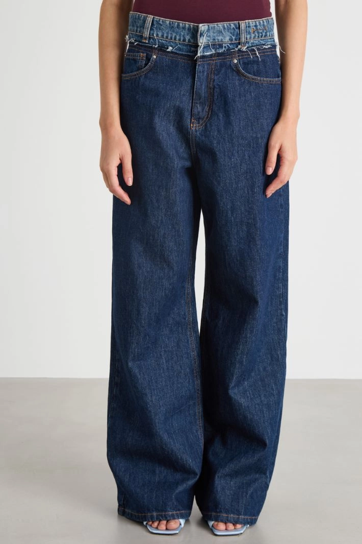 Jeans with a contrasting belt - BLUE