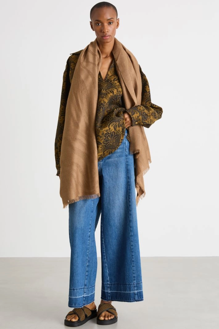 Wide-leg jeans with topstitching - LIGHT BLUE