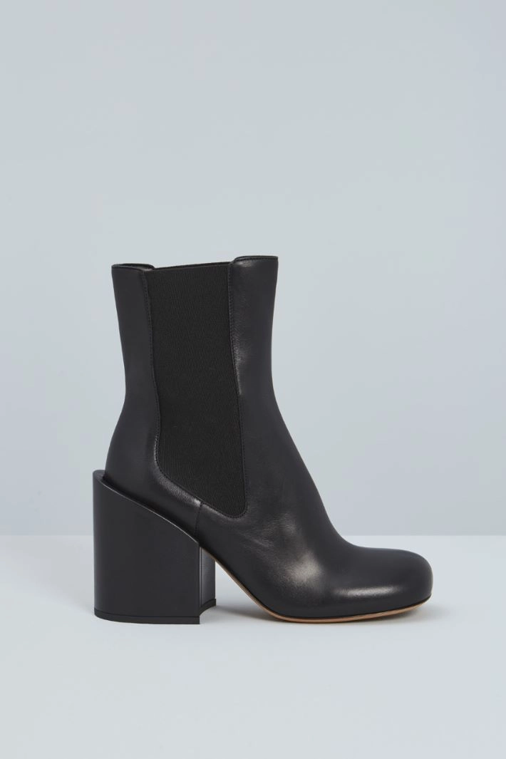 Boots with maxi heel - BLACK