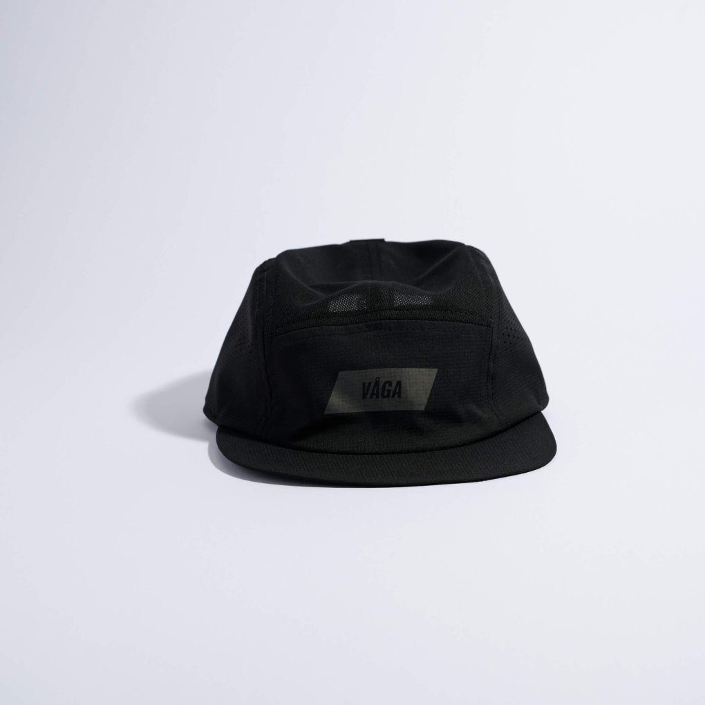 VÅGA Feather Racing Cap - Black