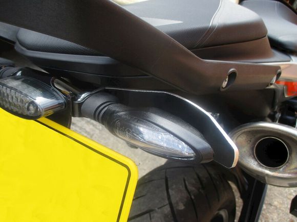 Support de plaque R&G Racing Pare-chaleur clignotant noirRef : RGR01214A / 1082704001