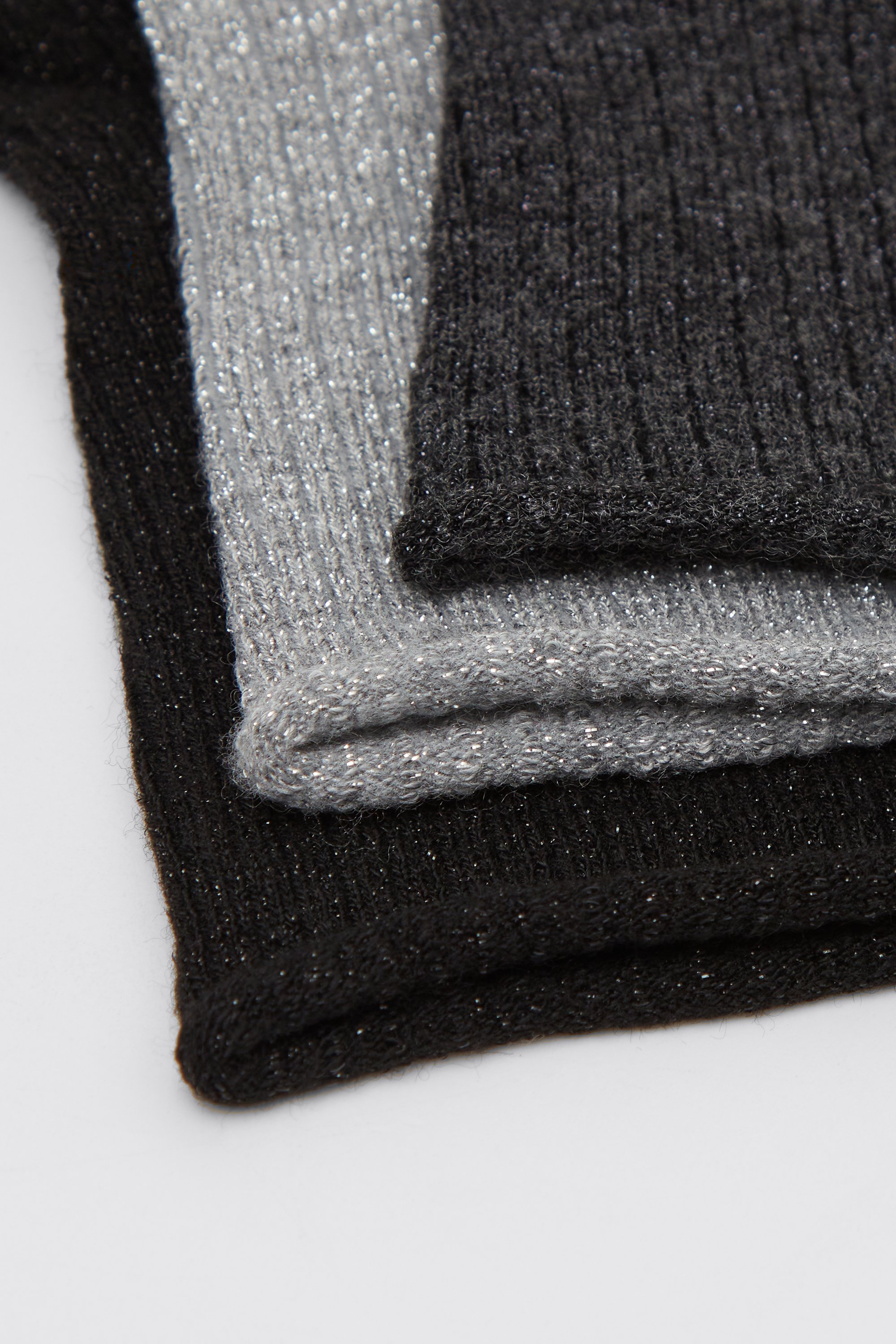 3 Pairs of Women’s Ribbed Hemless Short Socks