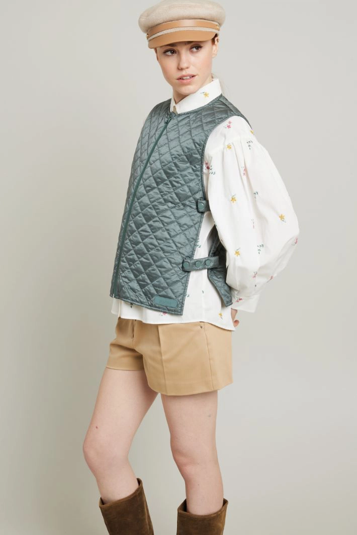 Quilted water-repellent gilet - SAGE GREEN