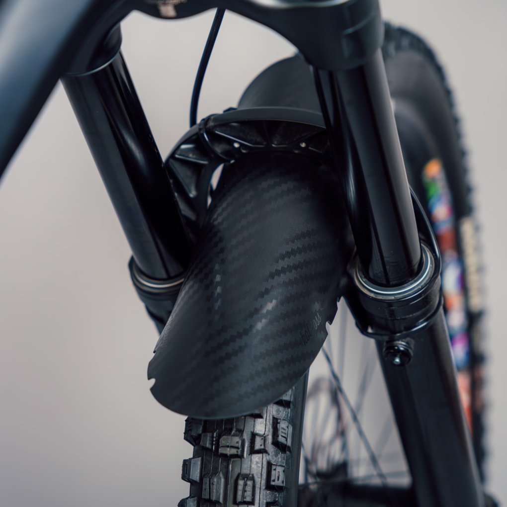 rie:sel design kol:oss Fender - Carbon