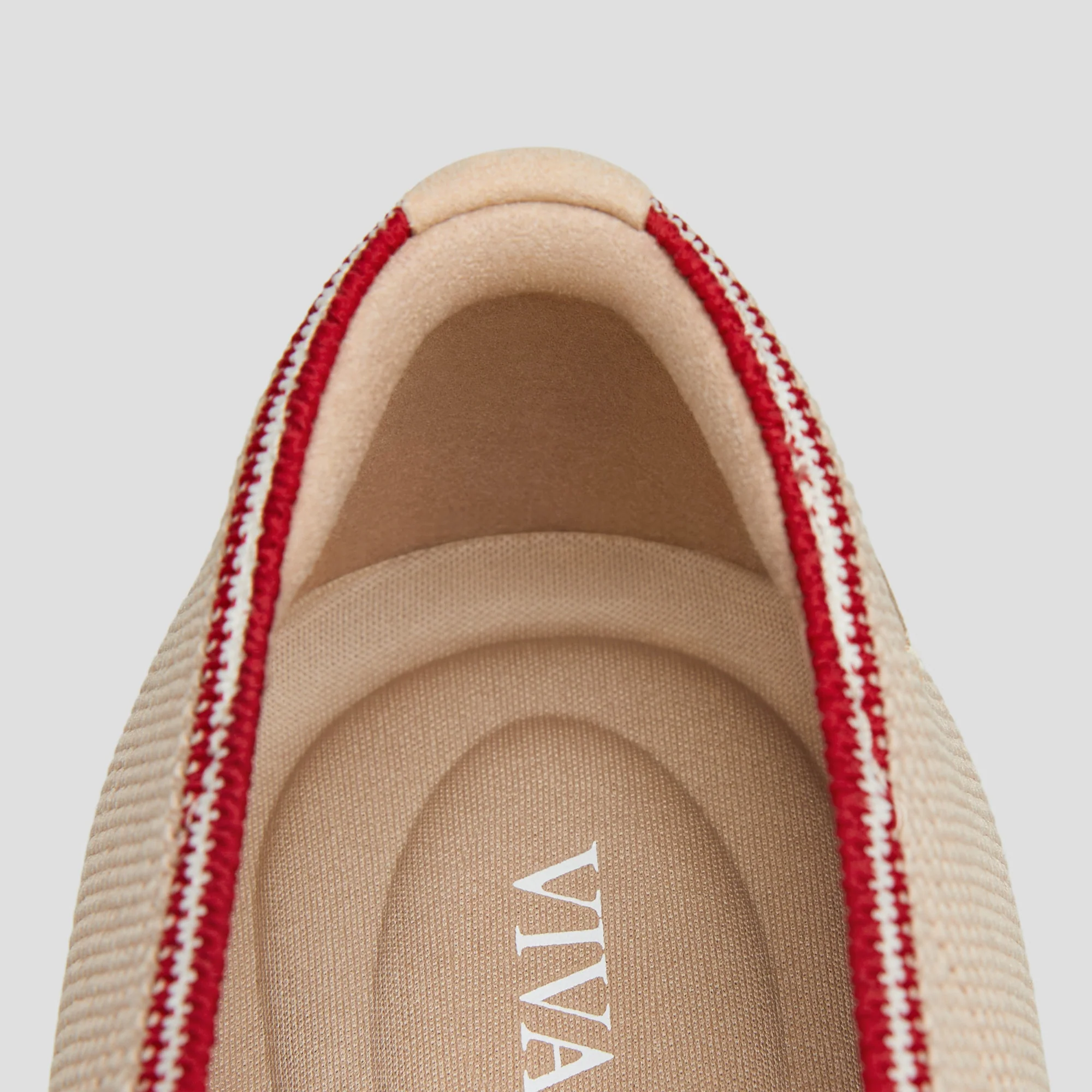 Pointed-Toe Ballet Flats (Aria 5°)