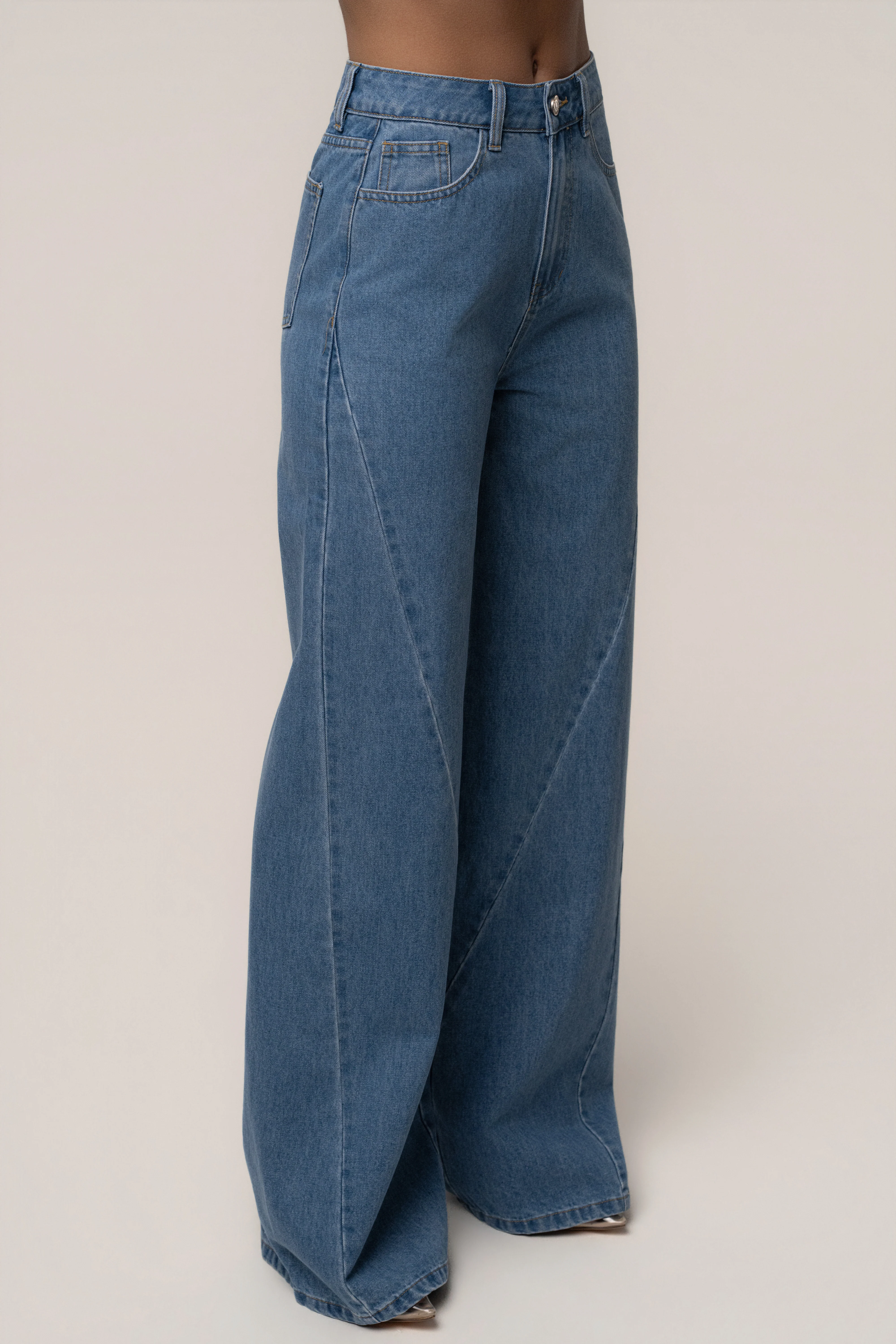 Medium Wash Flowline Seam Jean