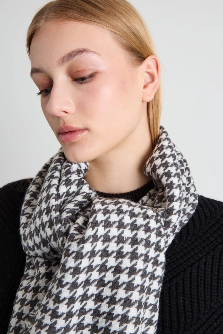 Houndstooth stole - GREY WHITE