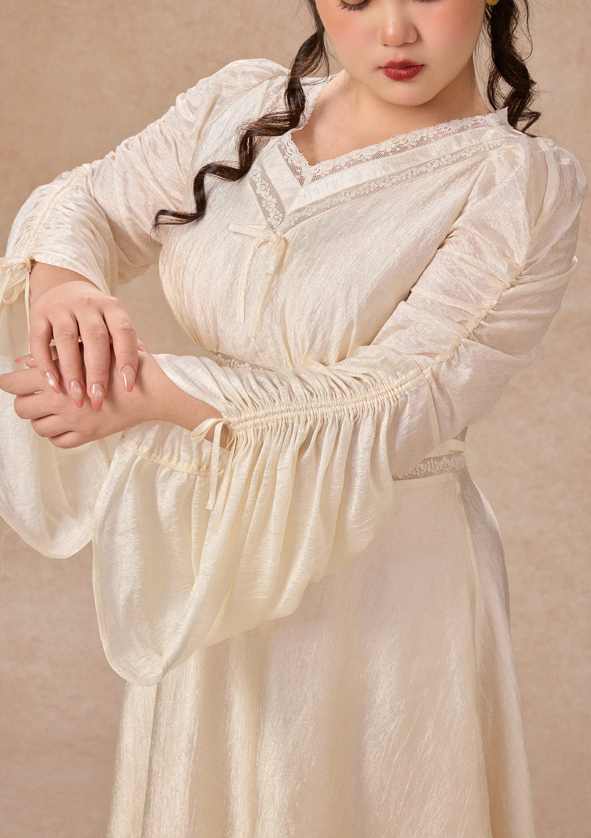 Curve&Plus Flowing Light Hymn Dress
