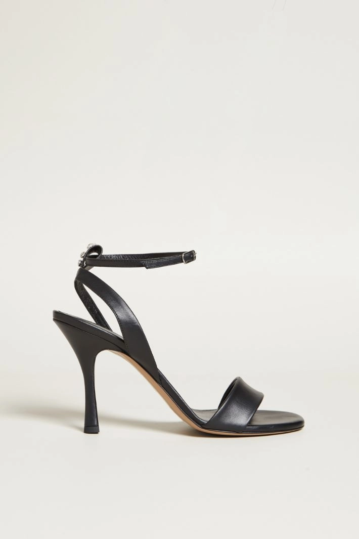 Leather sandals with ribbons - BLACK WHITE