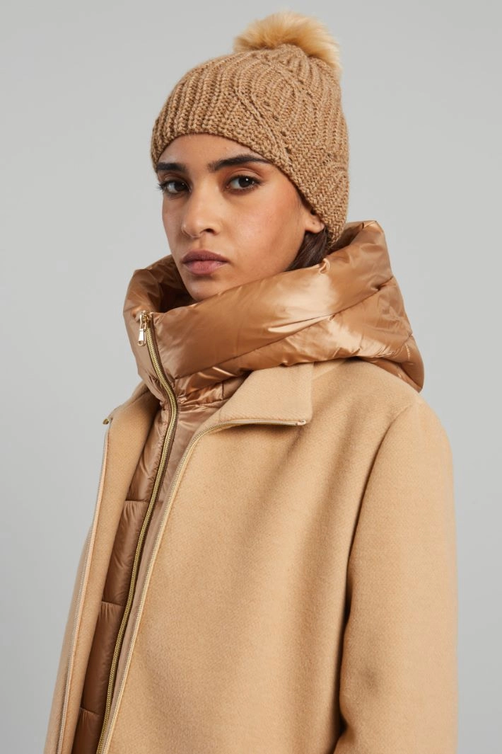Beanie with pom pom - CAMEL