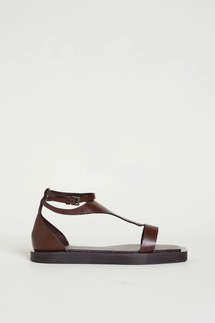 Flat leather sandals - BROWN