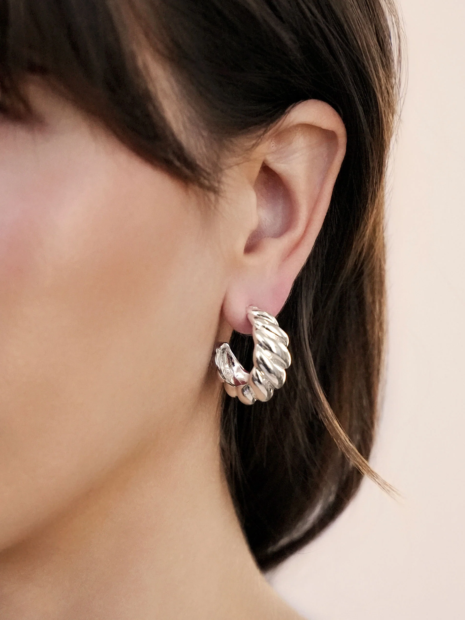 Modern Ribbed Hoops