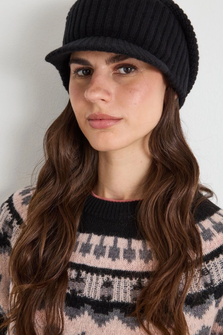 Cashmere peaked beanie hat - BLACK