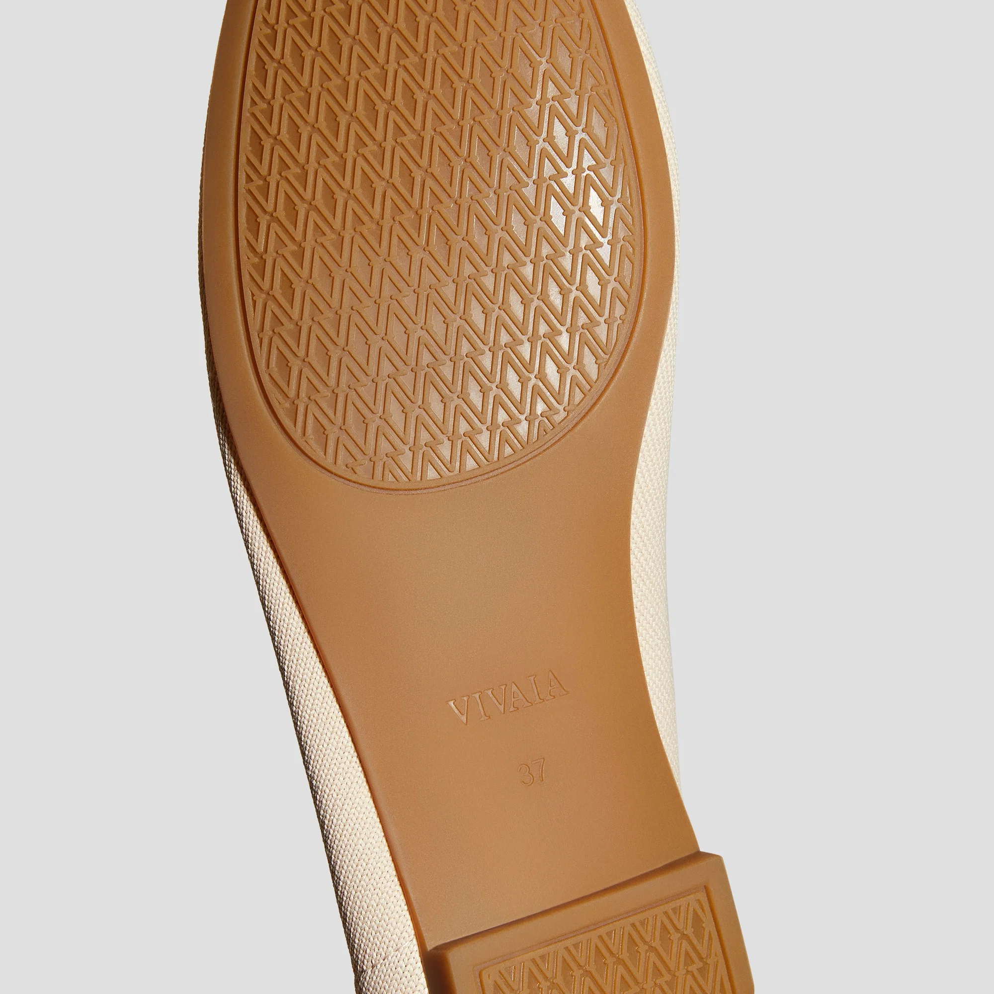 Almond-Toe Nude Flats (Nubia)