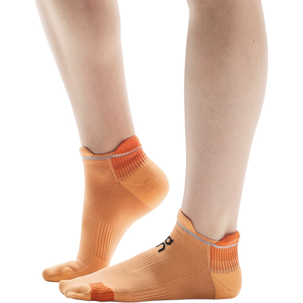 On Performance Run Low Socks Unisex - Tangerine | Flame