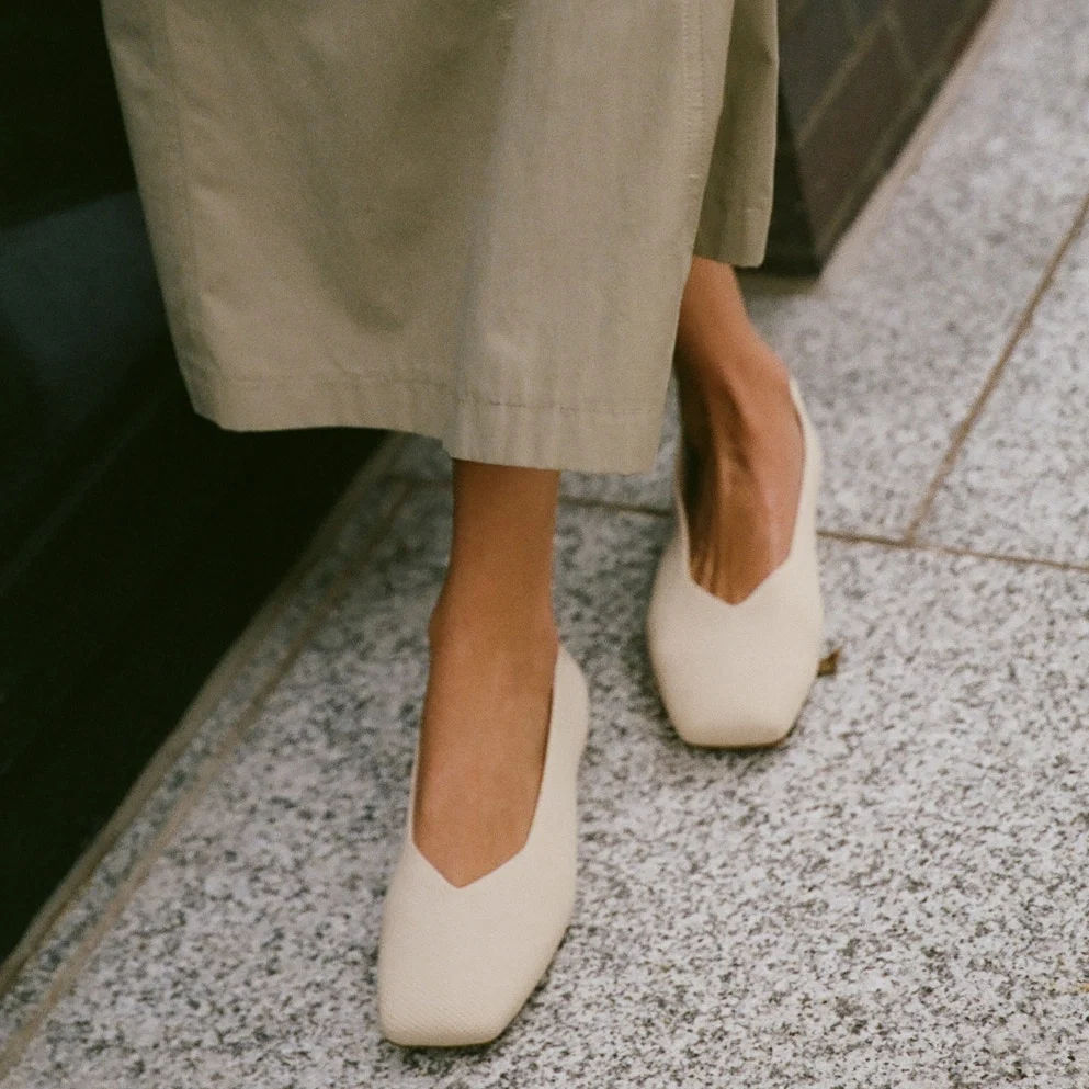Square-Toe Margot V-Cut Flats (Margot 3.0)