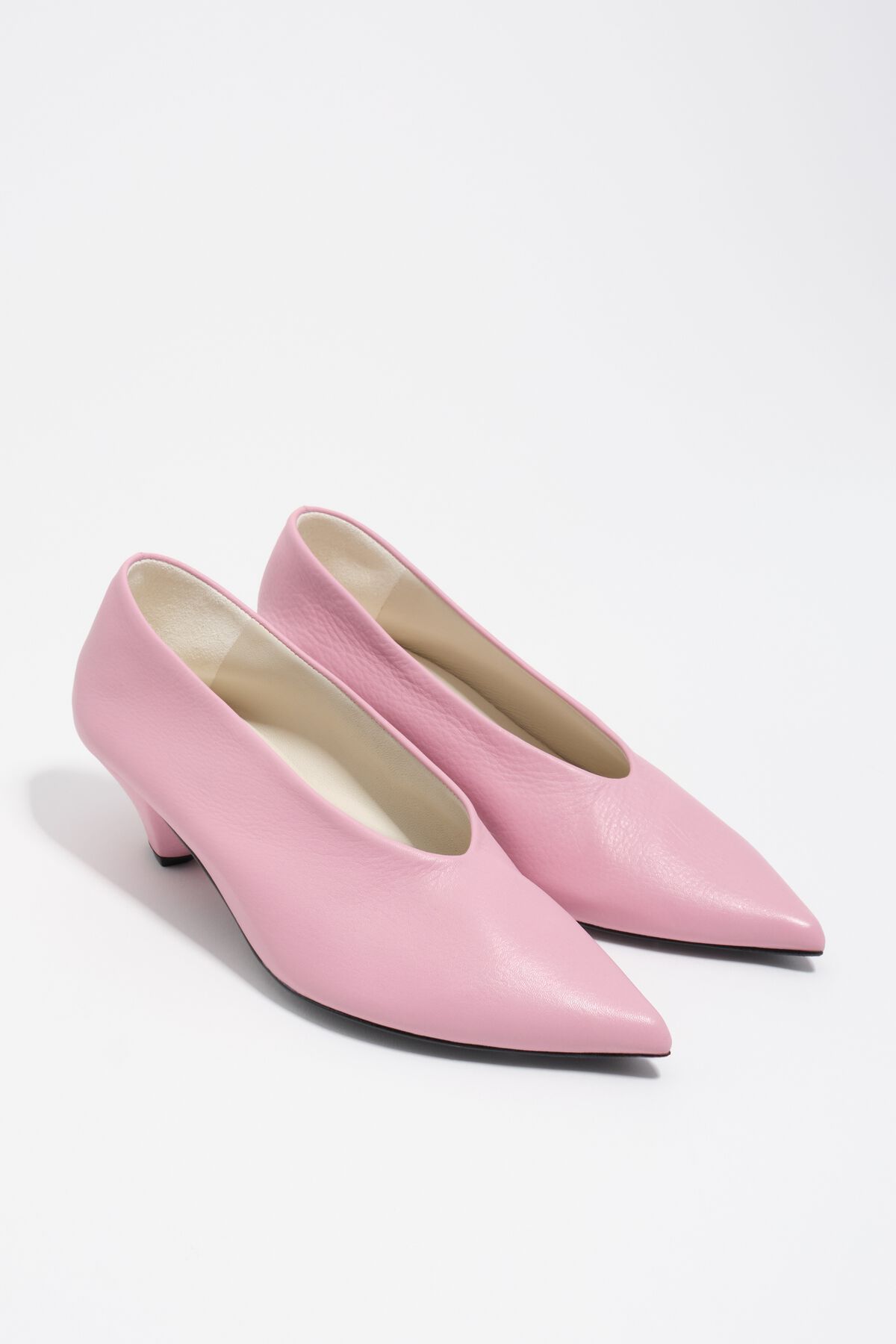 Pink leather mid-heel pump