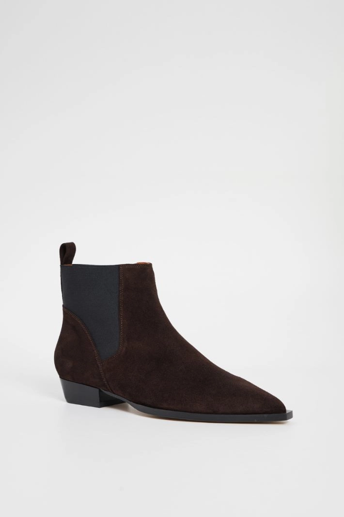 Ankle boots with elastic inserts - BROWN