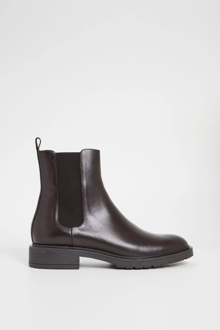 Ankle boots with elastic - BROWN