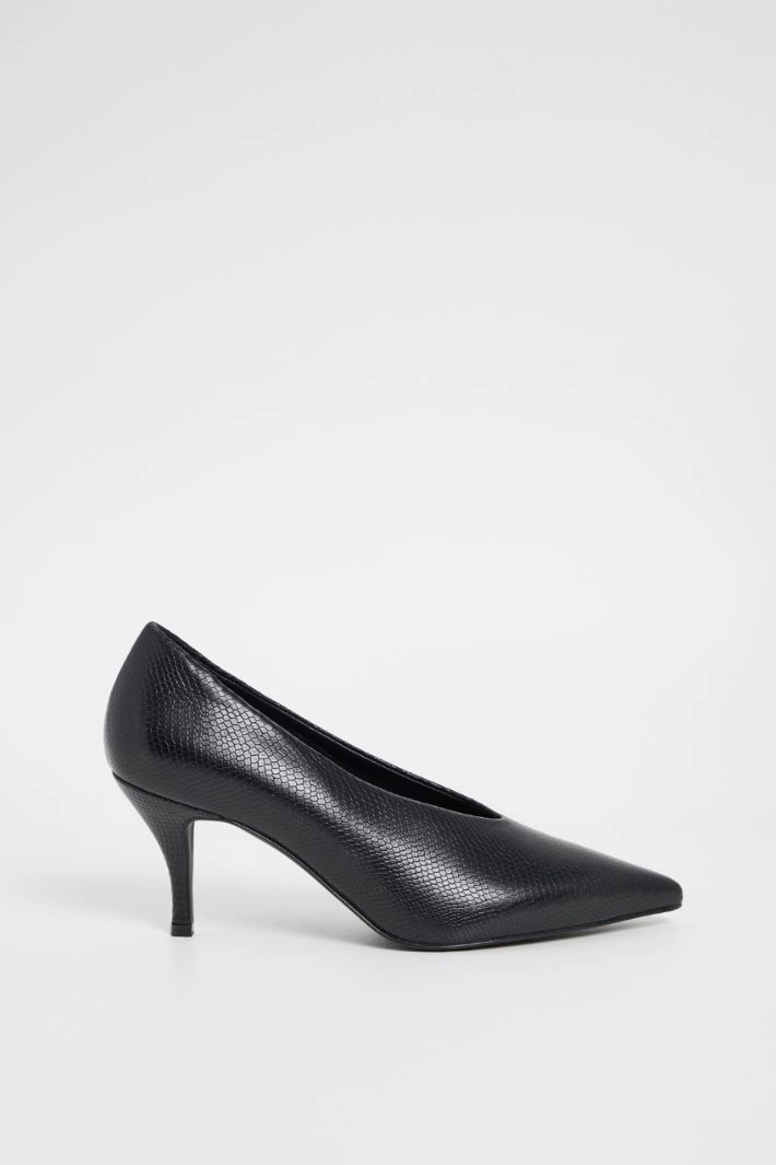 Leather décolleté - BLACK