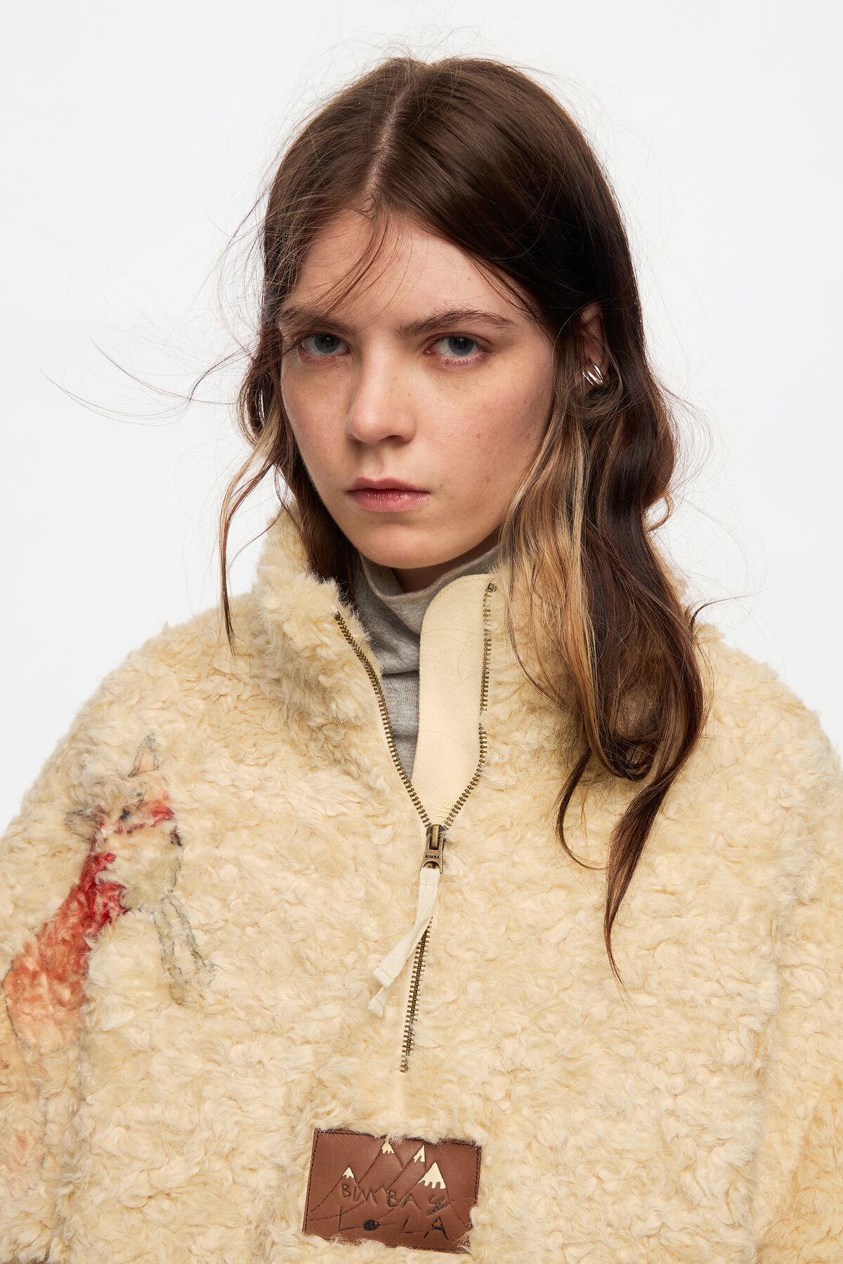 Beige Frío Peludo logo fleece coat