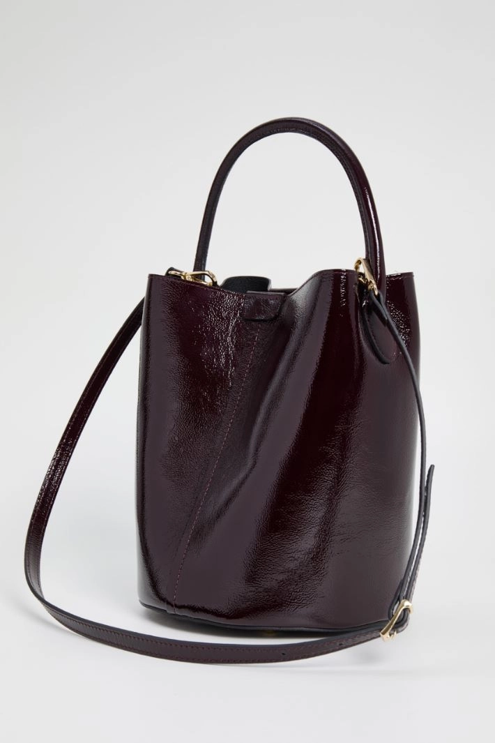 Bucket bag with patent finish - BORDEAUX